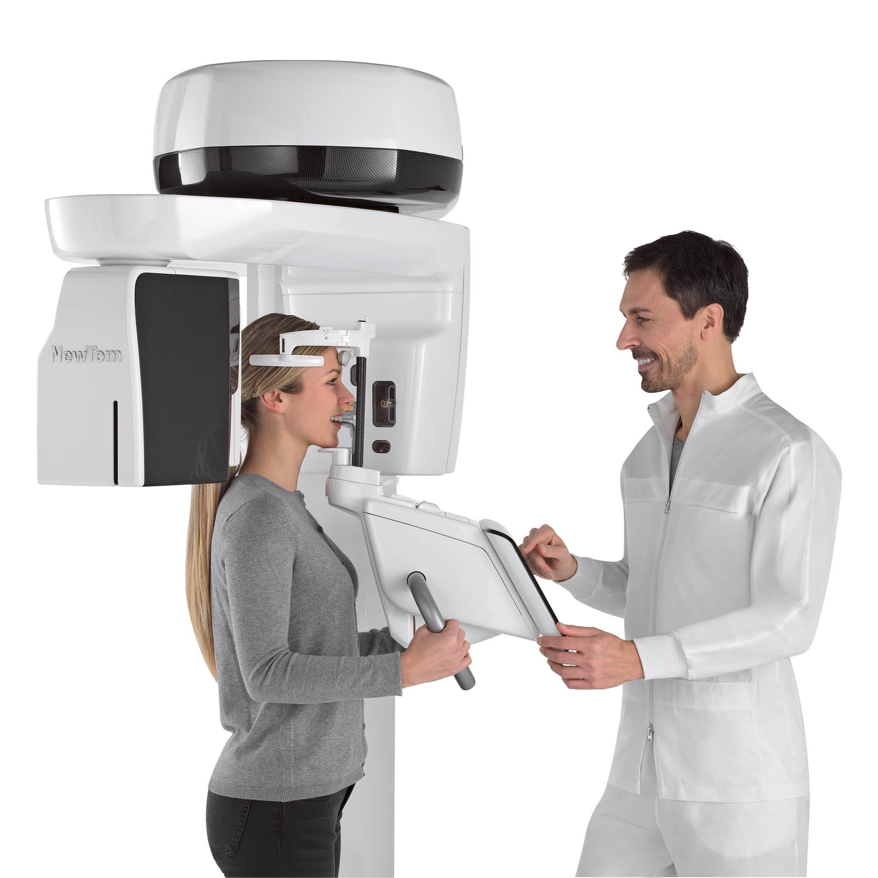 NewTom GiANO HR DC. Low-dose protocols, SafeBeam technology and servo-assisted alignment maximise patient protection.